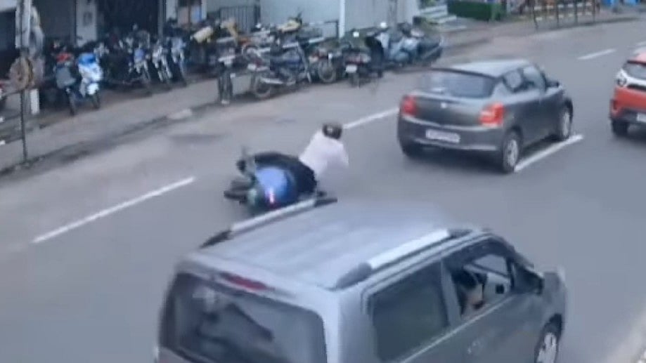 'ജസ്റ്റ് റിമംബർ ദാറ്റ്', വാഹനങ്ങളെ മറികടക്കാം മറിച്ചിടാതെ; മാർ​ഗനിർദേശവുമായി മോട്ടോർ വാഹനവകുപ്പ്- വിഡിയോ 
